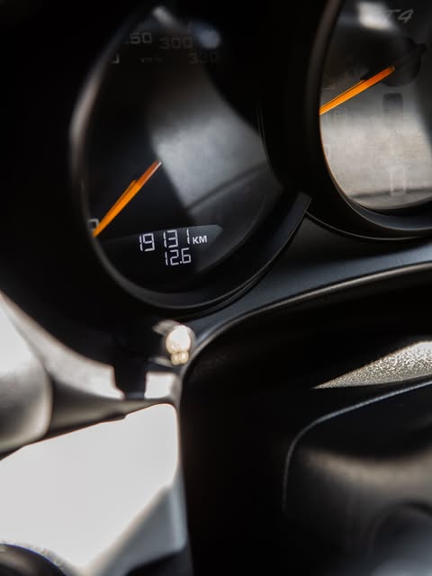 PORSCHE CAYMAN GT4 - Imagem 16