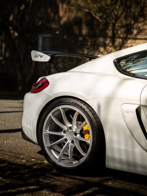 PORSCHE CAYMAN GT4 - Imagem 3