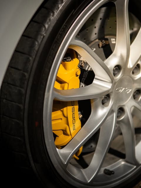 PORSCHE CAYMAN GT4 - Imagem 6