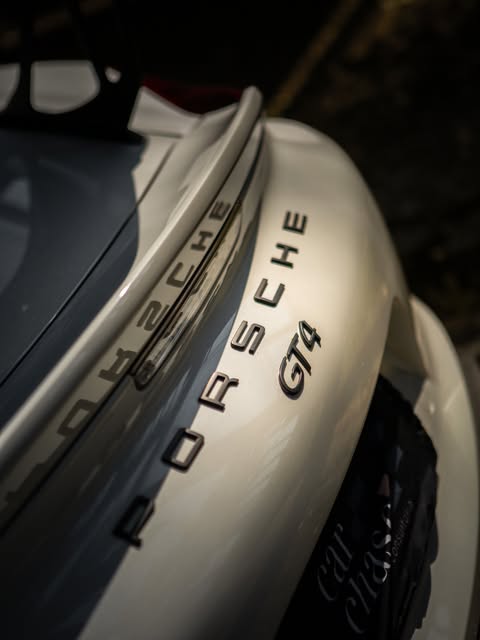PORSCHE CAYMAN GT4 - Imagem 9