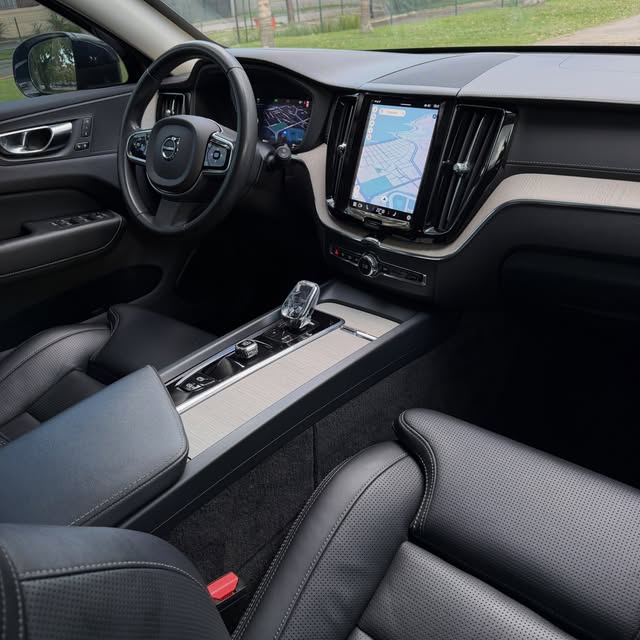 VOLVO XC60 T8 INSCRIPTION HYBRID - Imagem 6