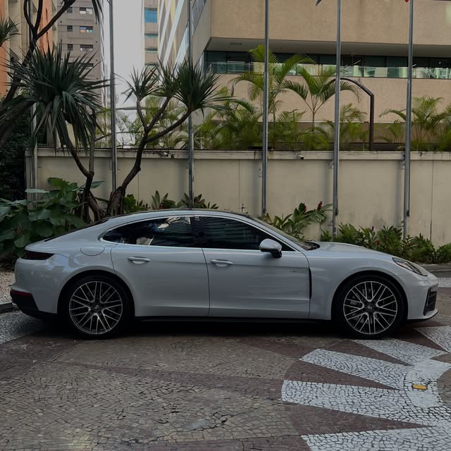 PORSCHE PANAMERA 4 E-HYBRID - Imagem 4