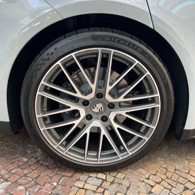 PORSCHE PANAMERA 4 E-HYBRID - Imagem 9