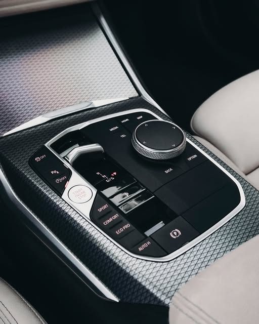BMW 320I M SPORT - Imagem 6
