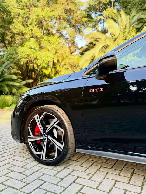 VOLKSWAGEN GOLF GTI - Imagem 5