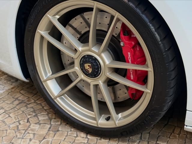 PORSCHE 911 TARGA 4 GTS - Imagem 6