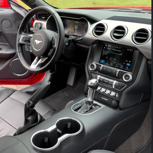 FORD MUSTANG GT PREMIUM - Imagem 3