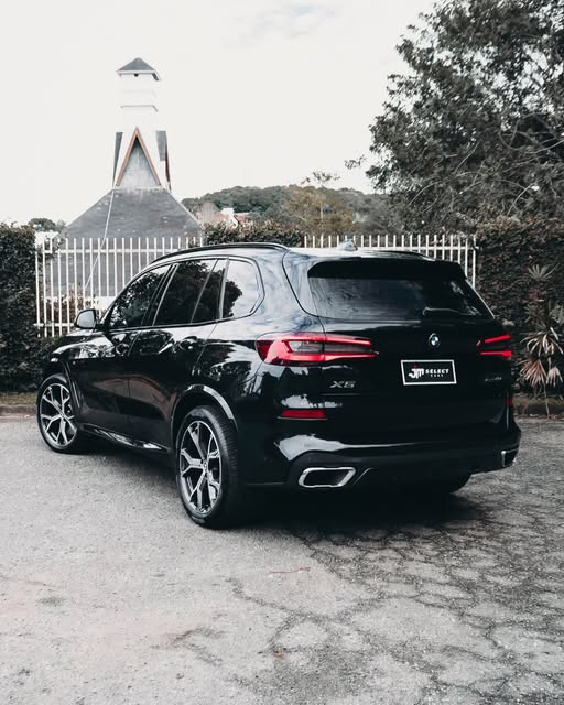 BMW X5 XDRIVE45E M SPORT - Imagem 2