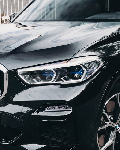 BMW X5 XDRIVE45E M SPORT - Imagem 9