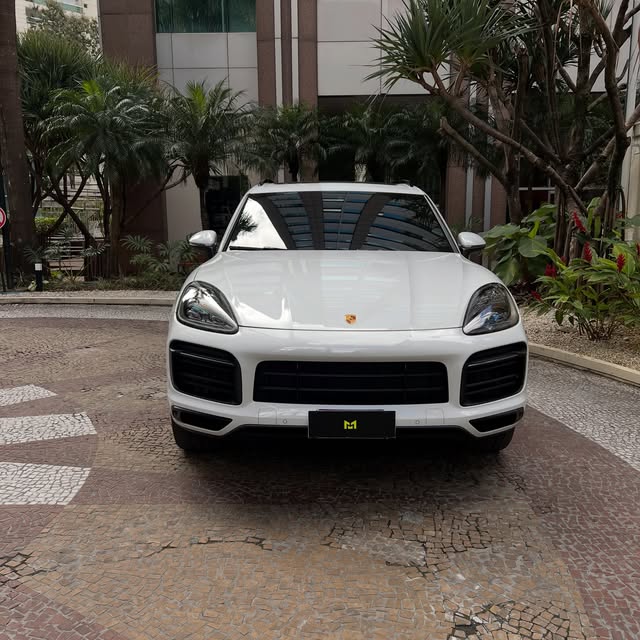 PORSCHE CAYENNE E-HYBRID - Imagem 2