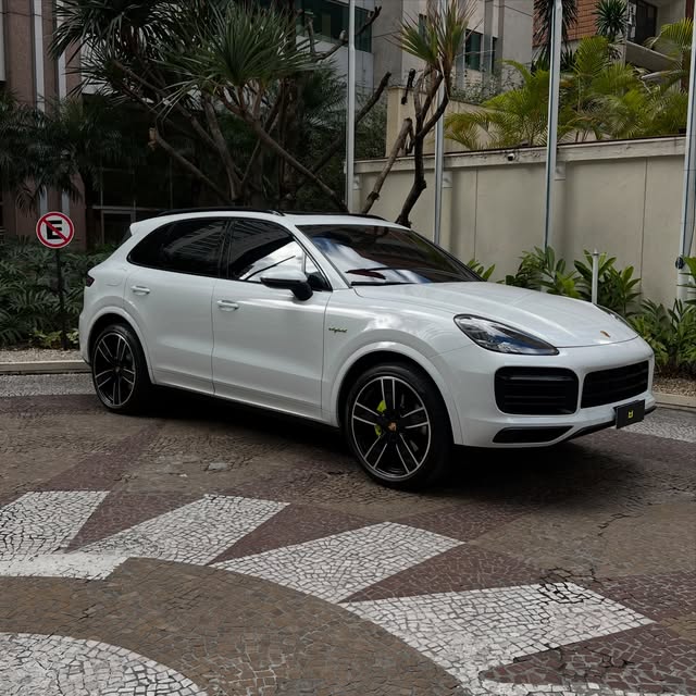 PORSCHE CAYENNE E-HYBRID - Imagem 3