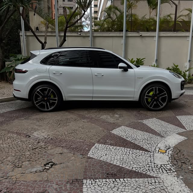 PORSCHE CAYENNE E-HYBRID - Imagem 4