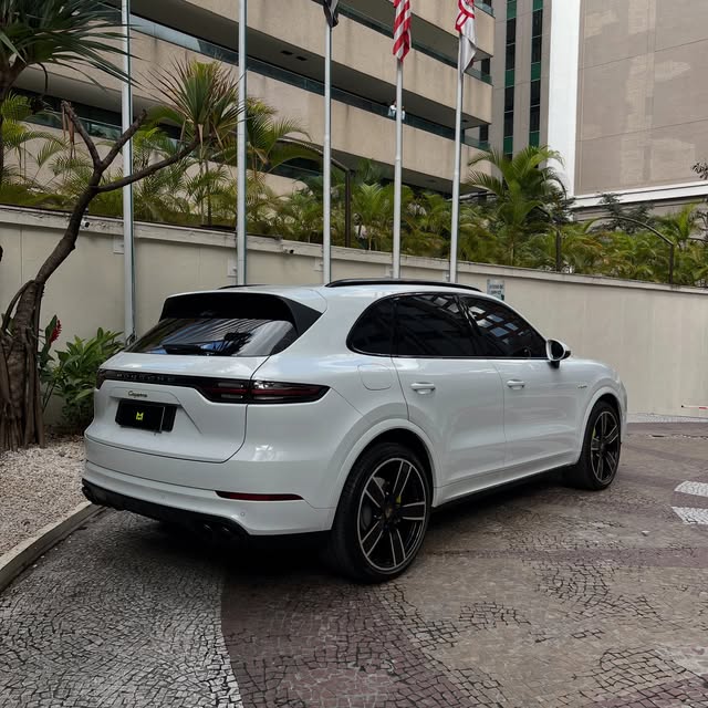 PORSCHE CAYENNE E-HYBRID - Imagem 5