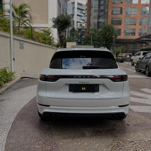 PORSCHE CAYENNE E-HYBRID - Imagem 6