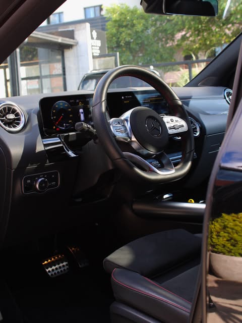 MERCEDES-BENZ GLA 200 AMG LINE - Imagem 3