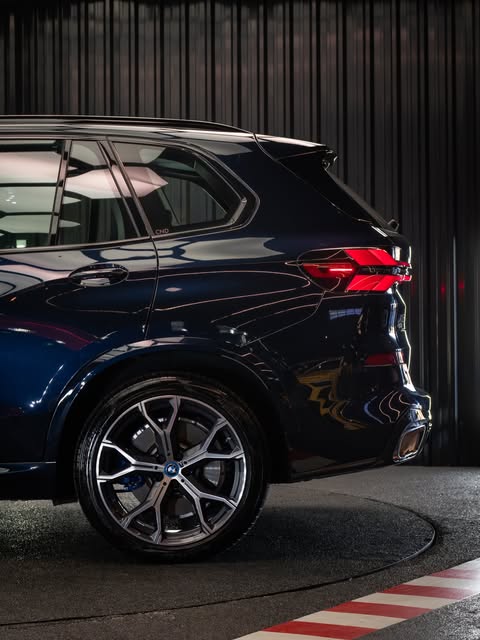 BMW X5 XDRIVE50E M SPORT - Imagem 11