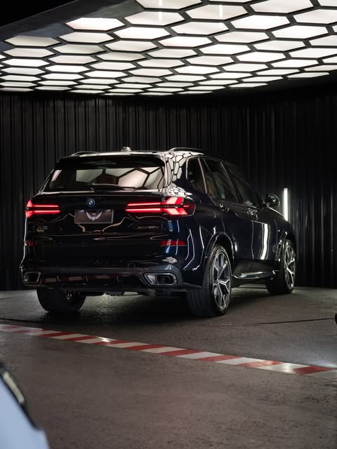 BMW X5 XDRIVE50E M SPORT - Imagem 15