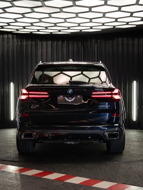 BMW X5 XDRIVE50E M SPORT - Imagem 19
