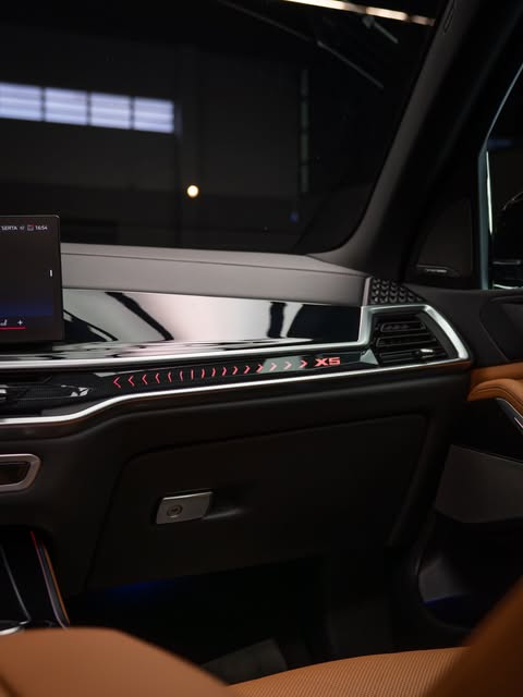 BMW X5 XDRIVE50E M SPORT - Imagem 10