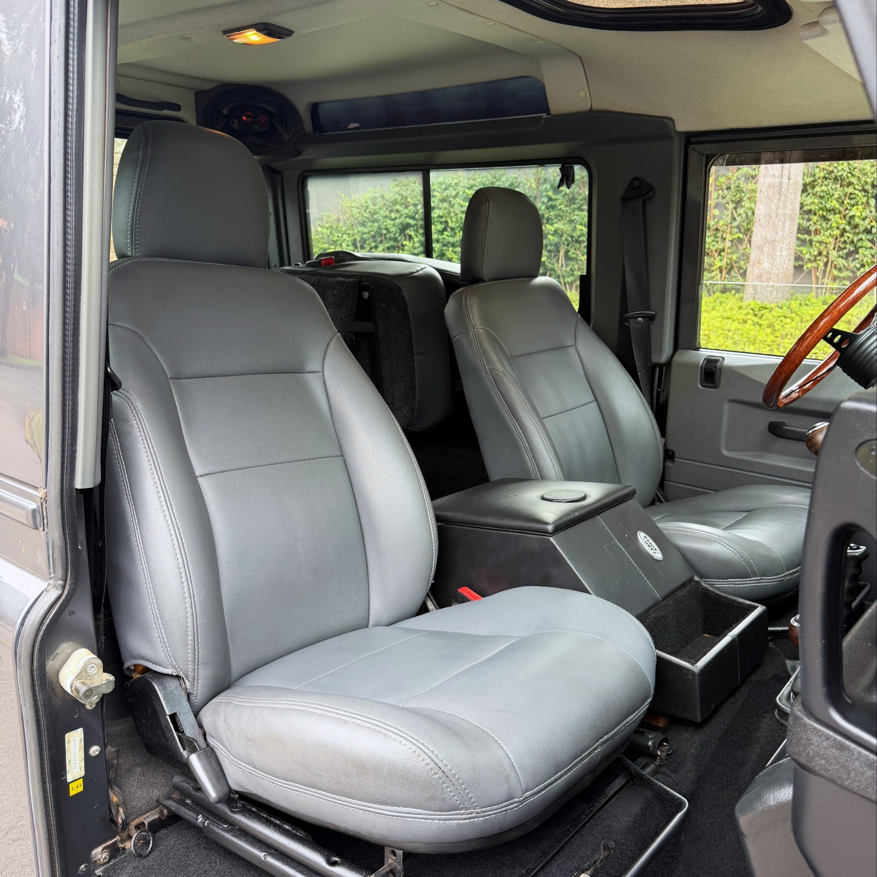 LAND ROVER DEFENDER 90 CSW - Imagem 9