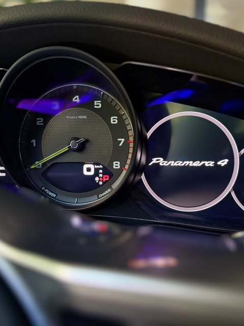 PORSCHE PANAMERA 4 E-HYBRID SPORT TURISMO - Imagem 8