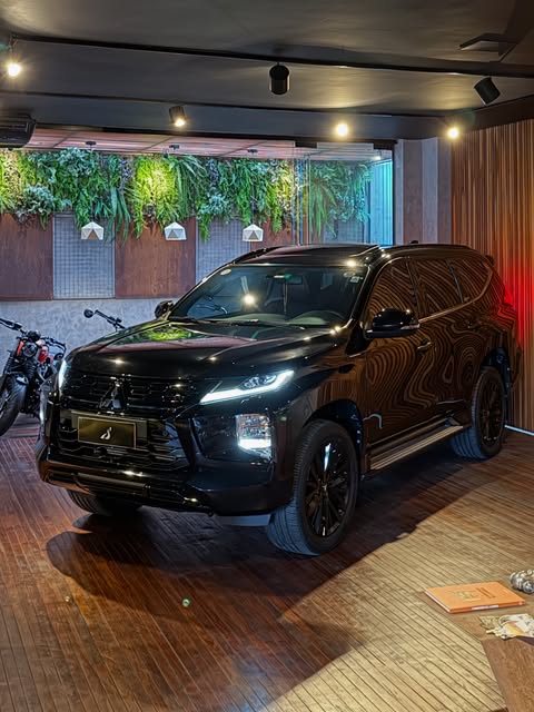 MITSUBISHI PAJERO SPORT LEGEND BLACK - Imagem 1
