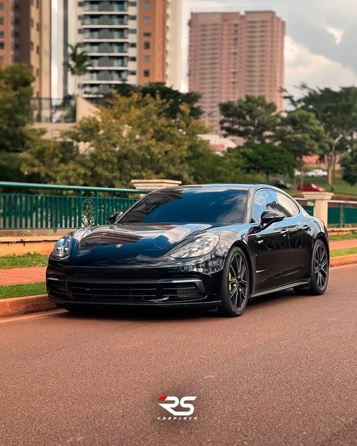 PORSCHE PANAMERA 4 E-HYBRID - Imagem 1