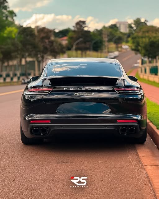 PORSCHE PANAMERA 4 E-HYBRID - Imagem 4