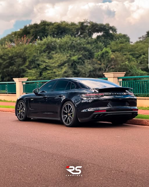 PORSCHE PANAMERA 4 E-HYBRID - Imagem 5