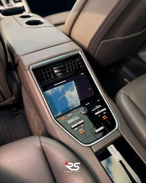 PORSCHE PANAMERA 4 E-HYBRID - Imagem 10