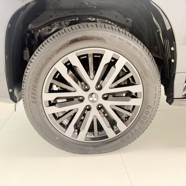 MITSUBISHI PAJERO SPORT LEGEND 2.4 4X4 DIESEL AUT. - Imagem 8