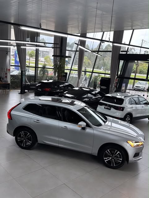 VOLVO XC60 T5 MOMENTUM - Imagem 1