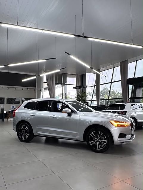 VOLVO XC60 T5 MOMENTUM - Imagem 8
