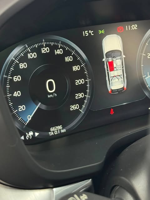 VOLVO XC60 T5 MOMENTUM - Imagem 9