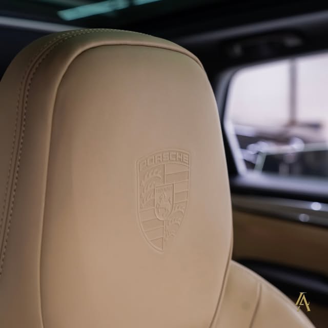 PORSCHE CAYENNE E-HYBRID PLATINUM EDITION - Imagem 16