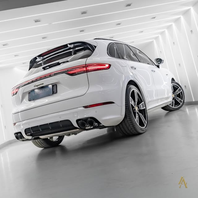 PORSCHE CAYENNE E-HYBRID PLATINUM EDITION - Imagem 6