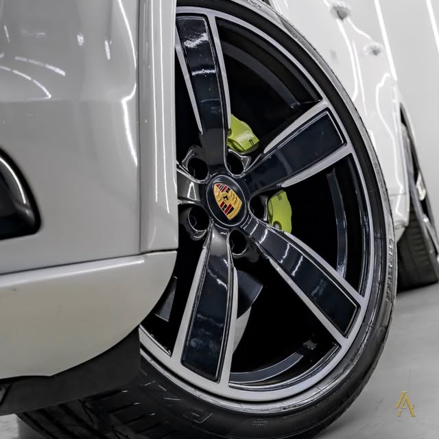 PORSCHE CAYENNE E-HYBRID PLATINUM EDITION - Imagem 7
