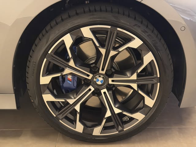 BMW 330E M SPORT - Imagem 11