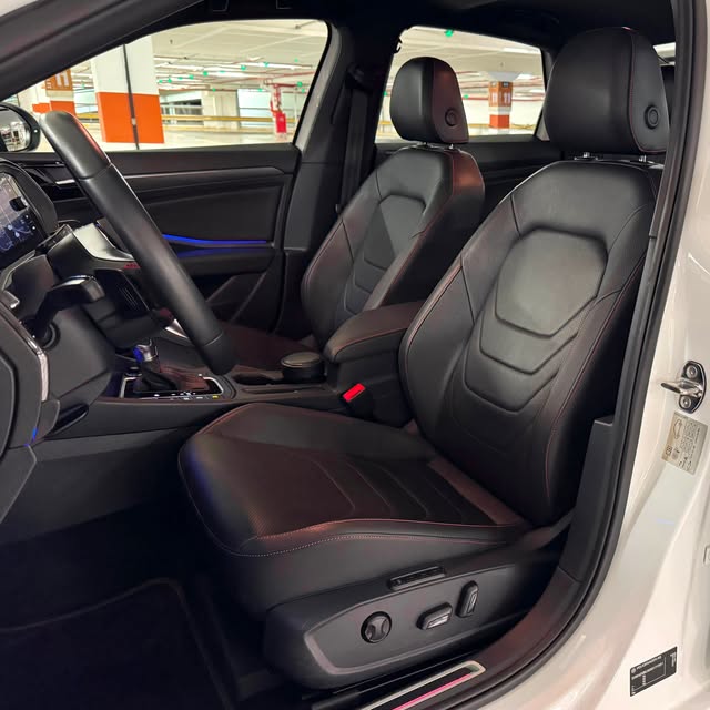 VOLKSWAGEN JETTA GLI - Imagem 9