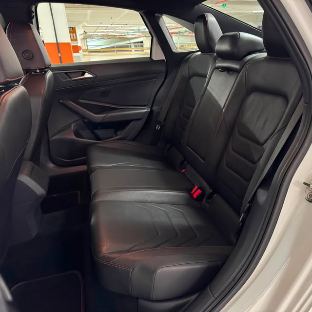 VOLKSWAGEN JETTA GLI - Imagem 10