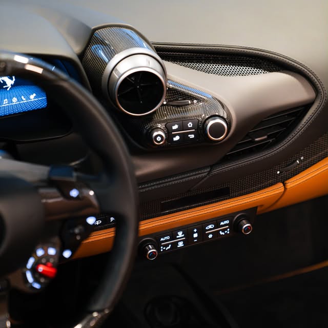 FERRARI F8 SPIDER - Imagem 12