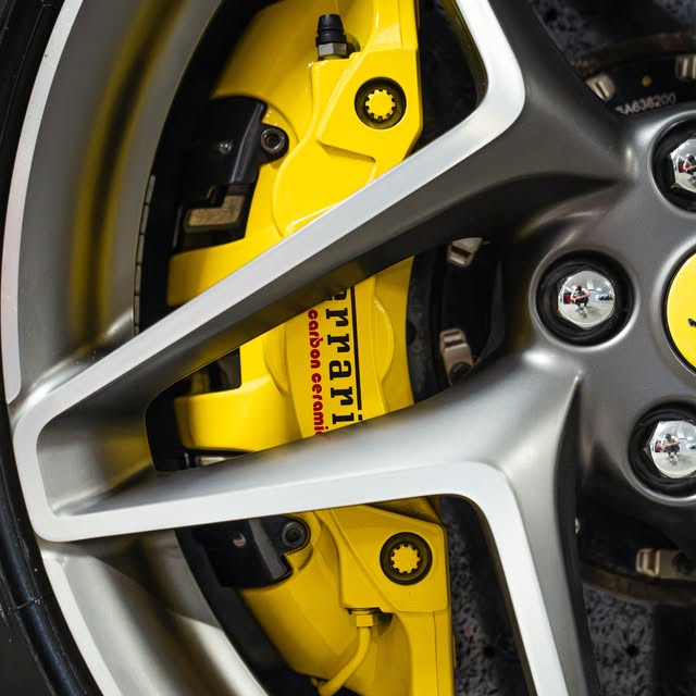 FERRARI F8 SPIDER - Imagem 18
