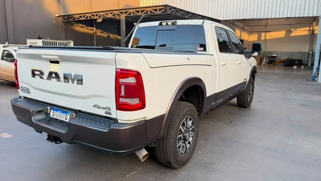 RAM 3500 LONGHORN LIMITED - Imagem 4