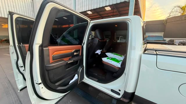 RAM 3500 LONGHORN LIMITED - Imagem 9