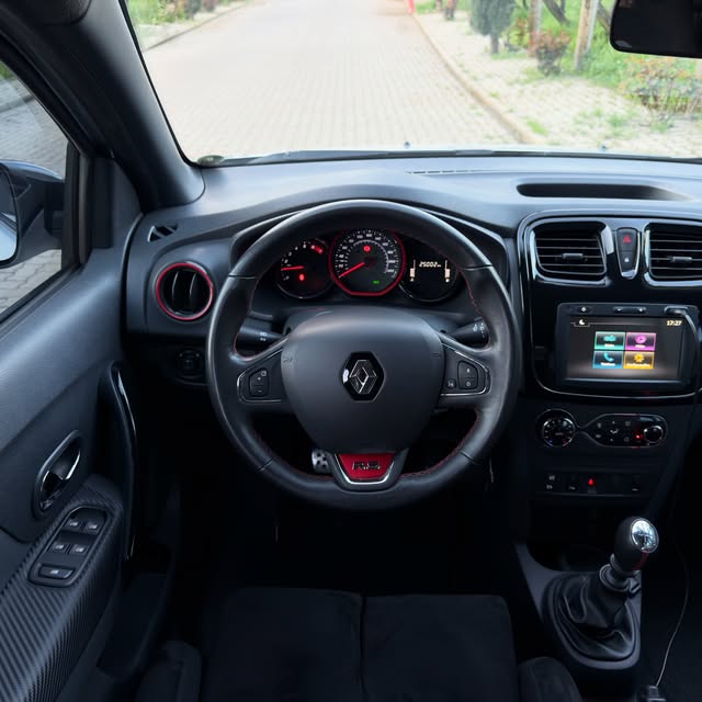 RENAULT SANDERO RS “FINALE” - Imagem 9