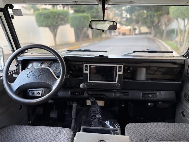 LAND ROVER DEFENDER - Imagem 5