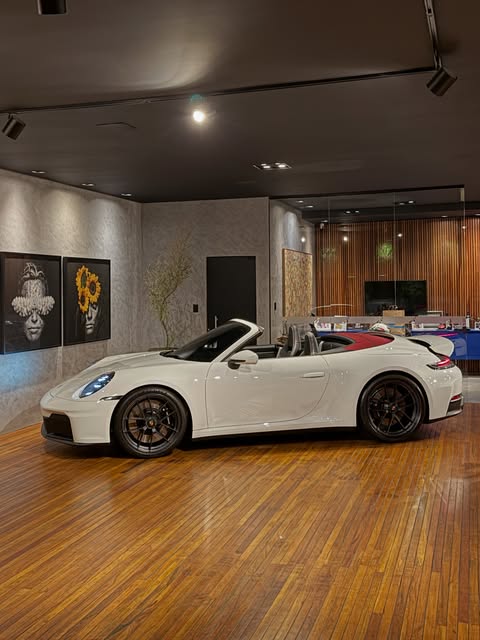 PORSCHE 911 GTS - Imagem 1