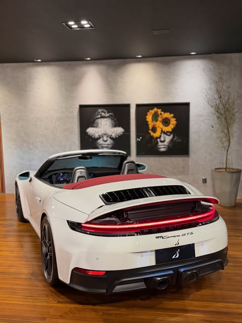 PORSCHE 911 GTS - Imagem 13