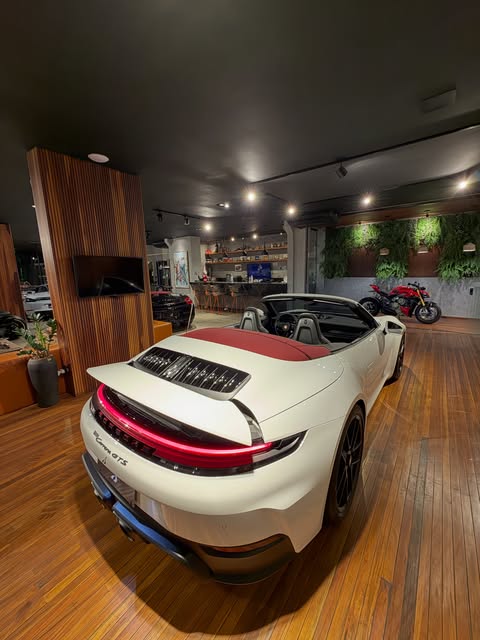 PORSCHE 911 GTS - Imagem 15