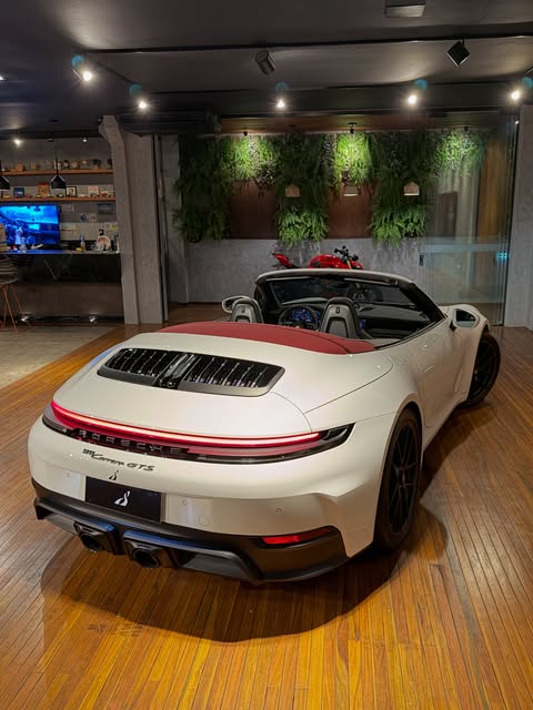 PORSCHE 911 GTS - Imagem 3